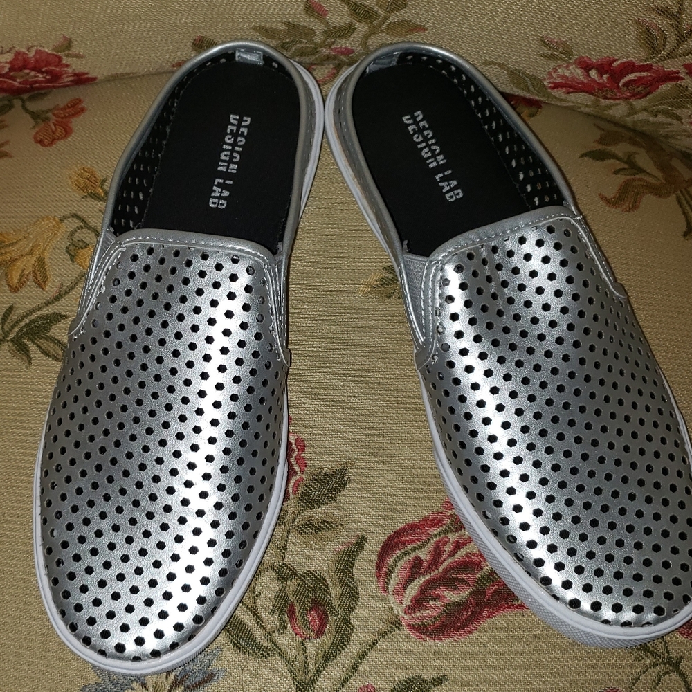 Design Lab Roeria Perforated Silver Flats